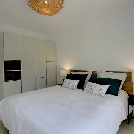 Le Petit Valmer Apartment *