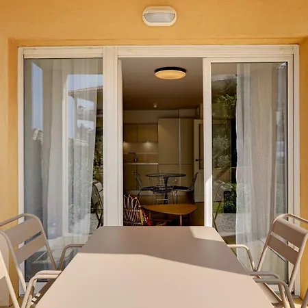 Le Petit Valmer Apartment *